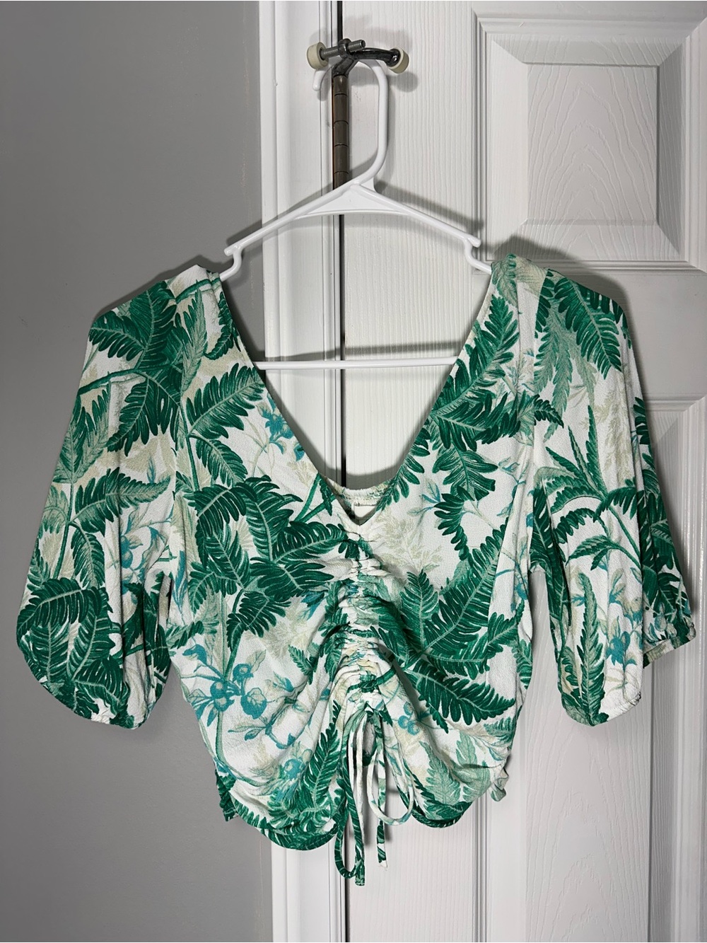 H&M Green Leaf-Print Ruched V-Neck Crop Top